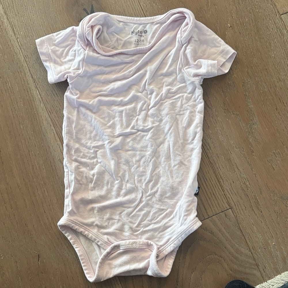 Kyte Baby Blush bodysuit